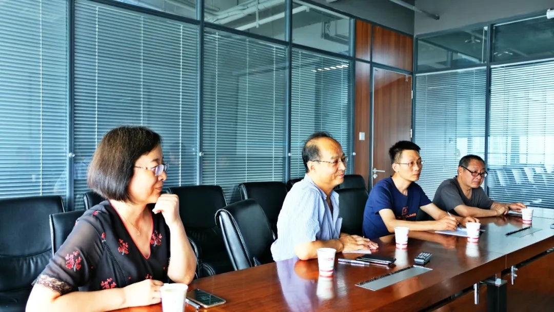 派瑞領(lǐng)導(dǎo)一行蒞臨西馳電氣總部參觀指導(dǎo)(圖2) 派瑞領(lǐng)導(dǎo)一行蒞臨西馳電氣總部參觀指導(dǎo)(圖2)