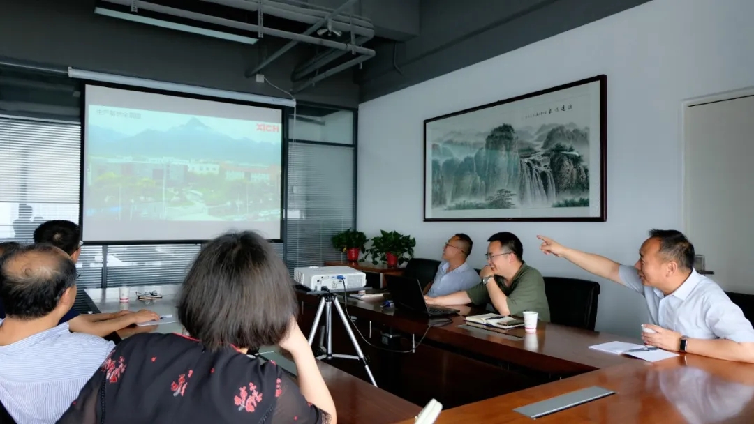 派瑞領(lǐng)導(dǎo)一行蒞臨西馳電氣總部參觀指導(dǎo)(圖3) 派瑞領(lǐng)導(dǎo)一行蒞臨西馳電氣總部參觀指導(dǎo)(圖3)