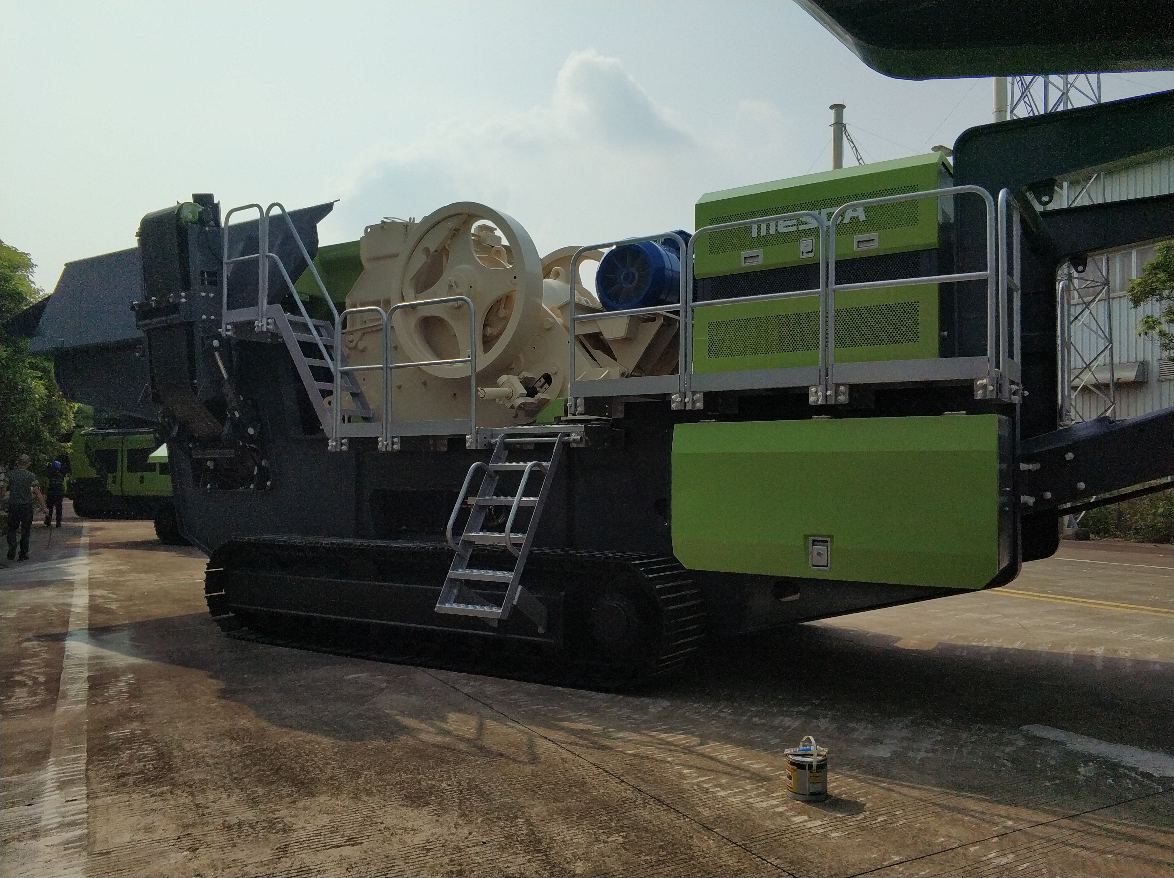 XFC550變頻器在移動式破碎機(jī)上的應(yīng)用(圖4) XFC550變頻器在移動式破碎機(jī)上的應(yīng)用(圖4)