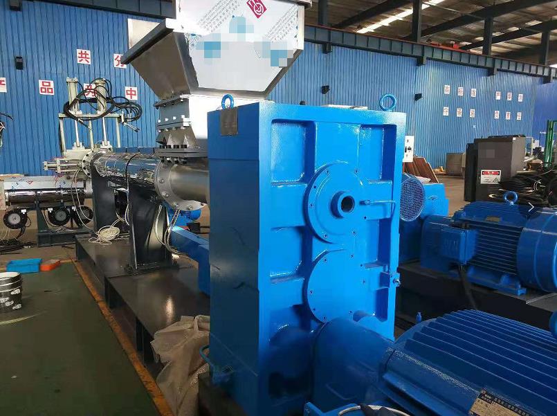 西馳XFC500變頻器在塑料擠出機(jī)上應(yīng)用(圖1) 西馳XFC500變頻器在塑料擠出機(jī)上應(yīng)用(圖1)