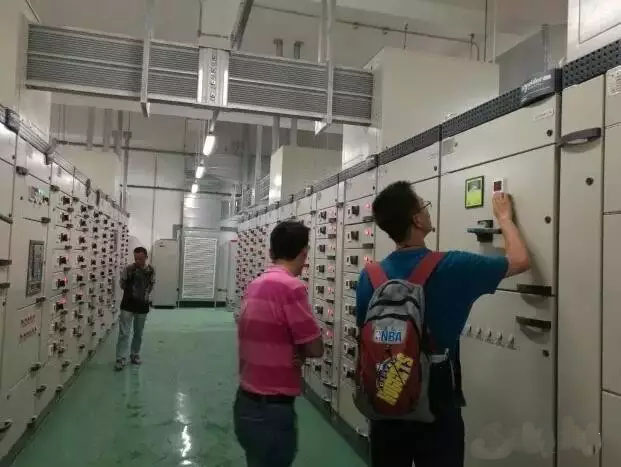 西馳有源電力濾波器應(yīng)用于武漢某機(jī)場(chǎng)交通中心(圖2) 西馳有源電力濾波器應(yīng)用于武漢某機(jī)場(chǎng)交通中心(圖2)