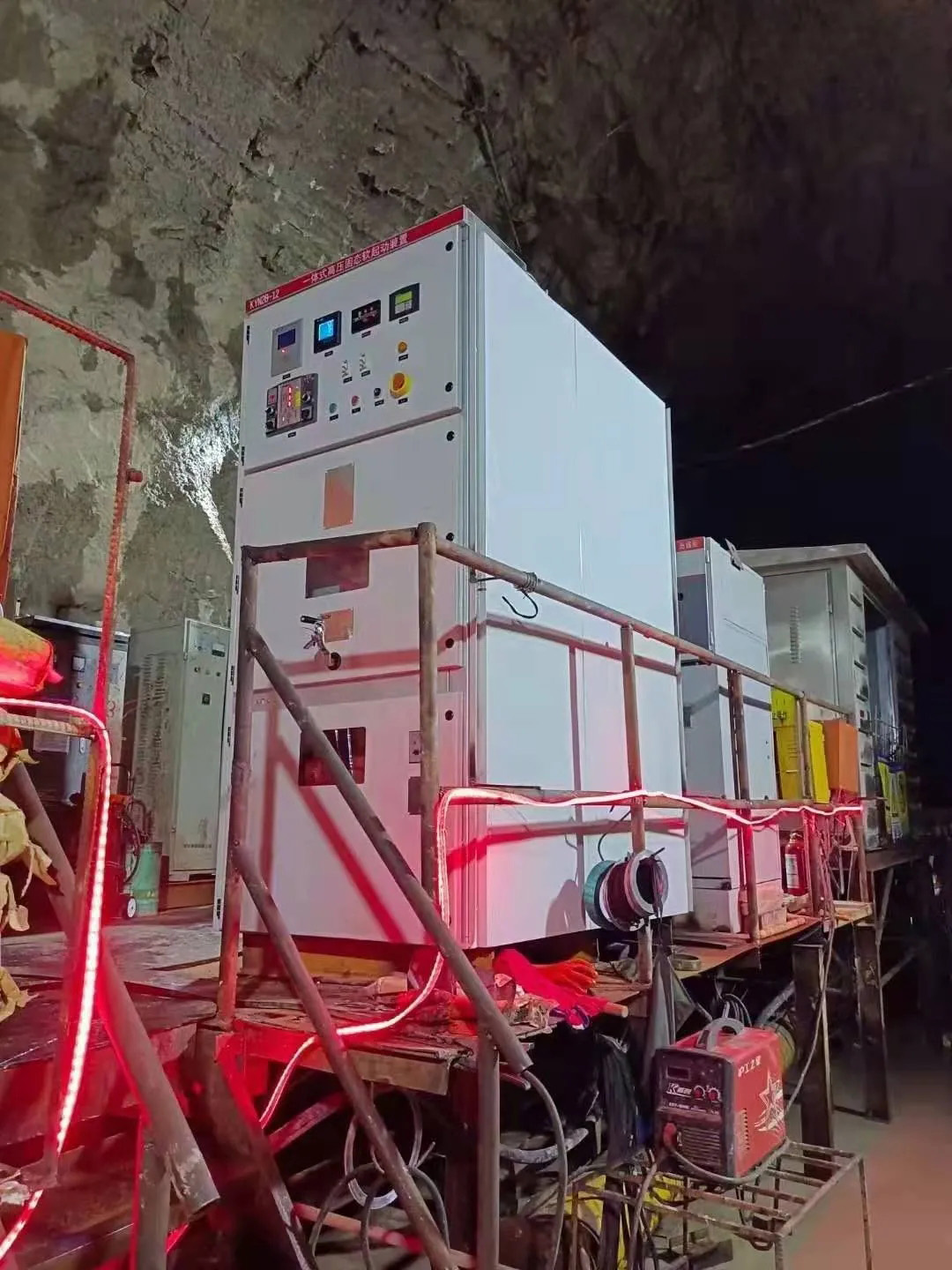 西馳高壓軟起動裝置再度出現(xiàn)在重大水利工程現(xiàn)場(圖3) 西馳高壓軟起動裝置再度出現(xiàn)在重大水利工程現(xiàn)場(圖3)