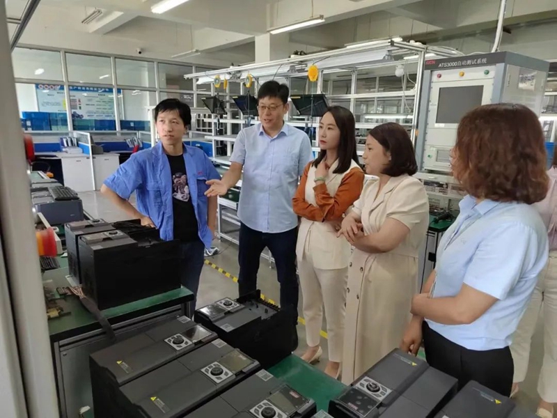 西馳電氣與西安交通工程學(xué)院舉行校企合作簽約暨揭牌儀式(圖6) 西馳電氣與西安交通工程學(xué)院舉行校企合作簽約暨揭牌儀式(圖6)